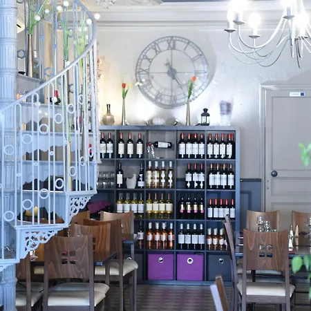 Hotell Le Juliano Carbon-Blanc