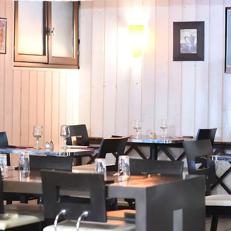 Hotell Le Juliano Carbon-Blanc